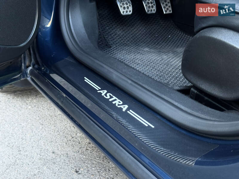 Універсал Opel Astra 2011 в Києві