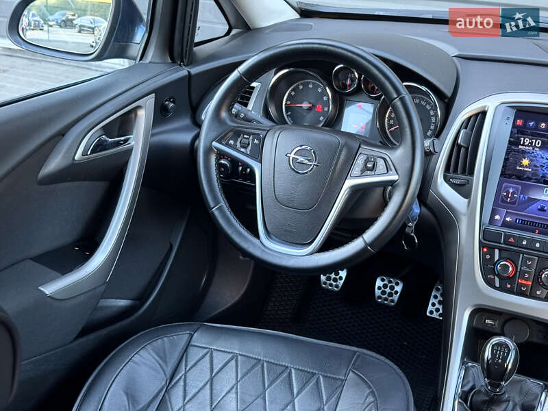 Універсал Opel Astra 2011 в Києві