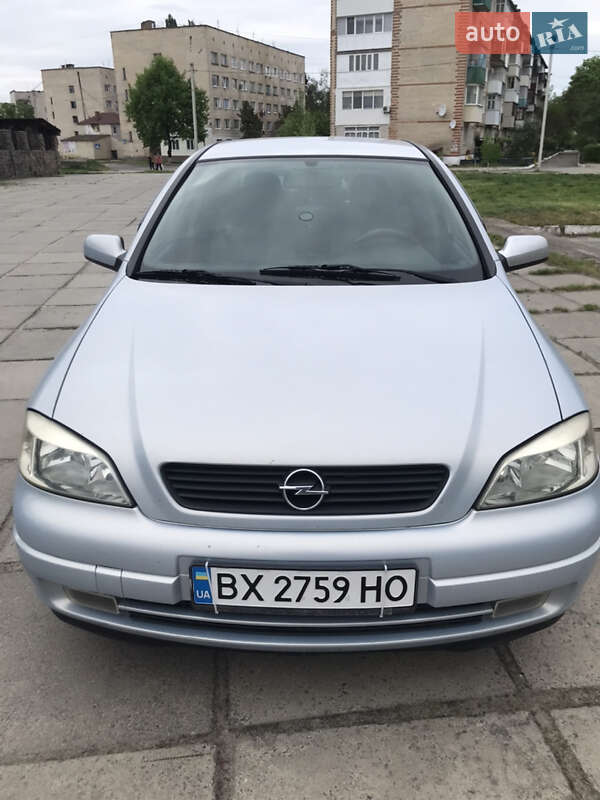 Седан Opel Astra 2004 в 