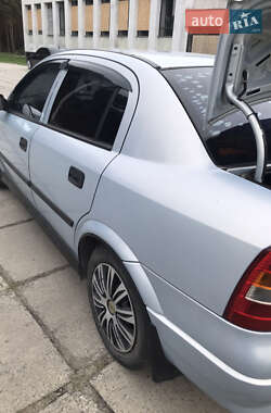 Седан Opel Astra 2004 в 