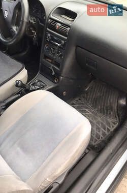 Седан Opel Astra 2004 в 