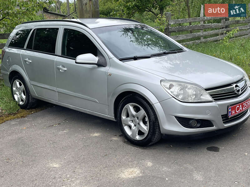 Універсал Opel Astra 2008 в Тернополі