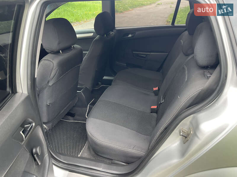 Універсал Opel Astra 2008 в Тернополі