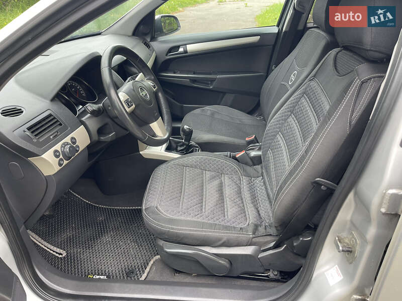Універсал Opel Astra 2008 в Тернополі