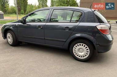 Хэтчбек Opel Astra 2006 в 
