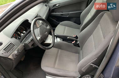 Хэтчбек Opel Astra 2006 в 