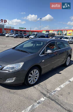 Универсал Opel Astra 2012 в Ровно