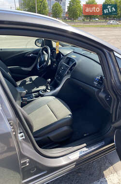 Универсал Opel Astra 2012 в 