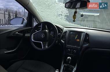 Универсал Opel Astra 2012 в 