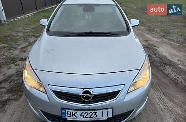 Универсал Opel Astra 2012 в 