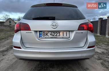 Универсал Opel Astra 2012 в 