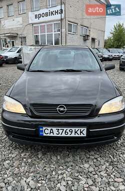 Седан Opel Astra 2006 в 