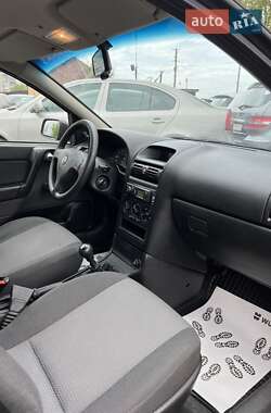Седан Opel Astra 2006 в 