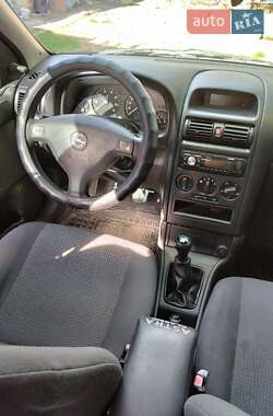 Седан Opel Astra 2006 в 