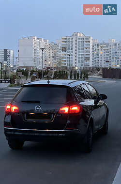 Універсал Opel Astra 2012 в 