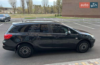 Універсал Opel Astra 2012 в 