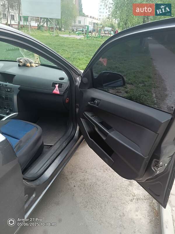 Хэтчбек Opel Astra 2010 в Житомире
