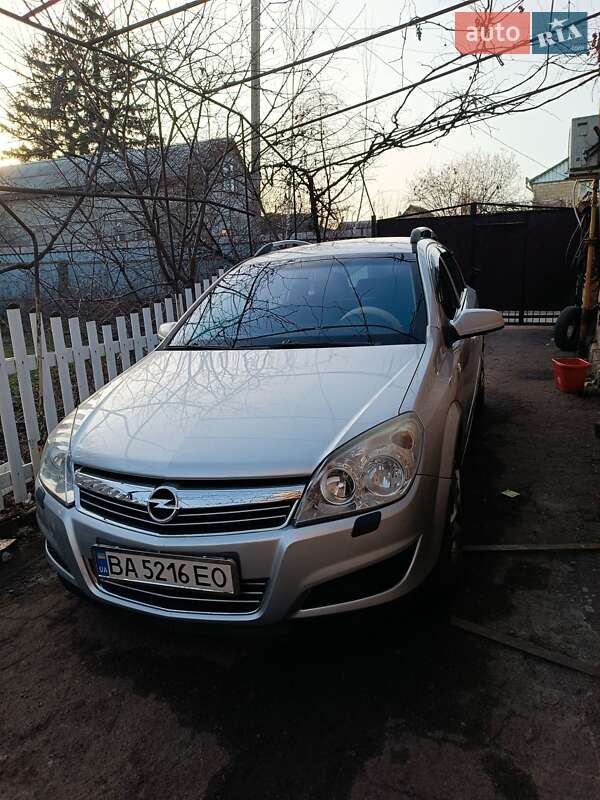 Хэтчбек Opel Astra 2008 в 