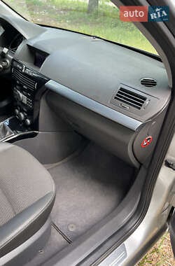 Универсал Opel Astra 2010 в 