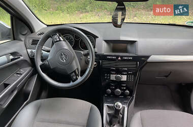 Универсал Opel Astra 2010 в 