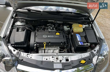 Универсал Opel Astra 2010 в 