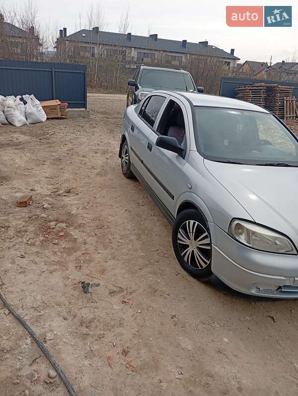 Седан Opel Astra 2004 в Івано-Франківську