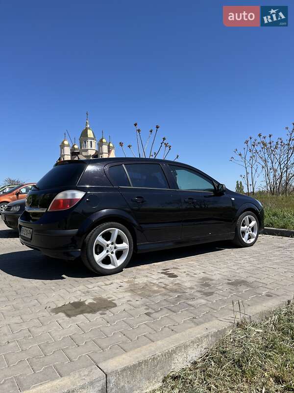 Хетчбек Opel Astra 2004 в Южному