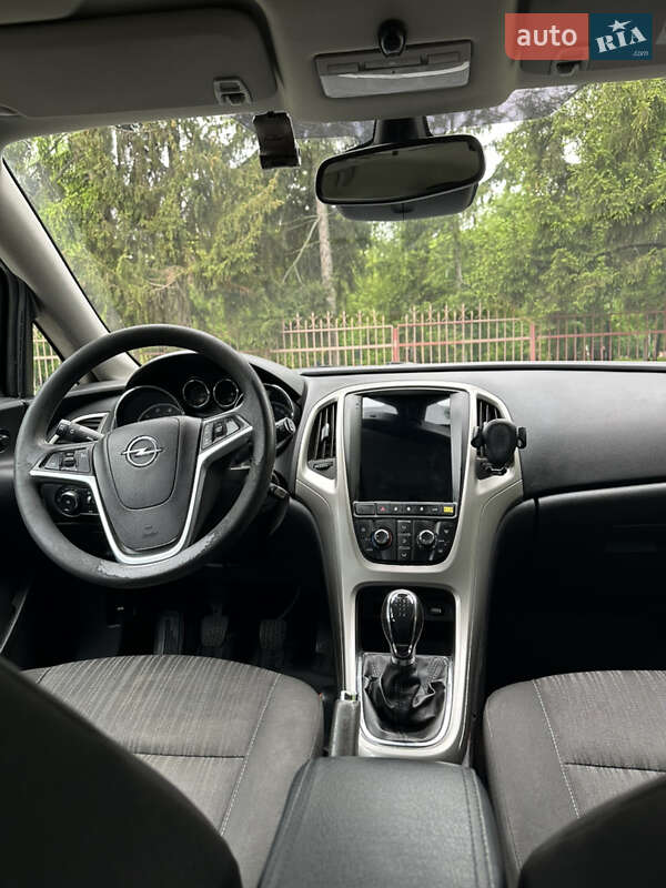 Універсал Opel Astra 2011 в Смілі