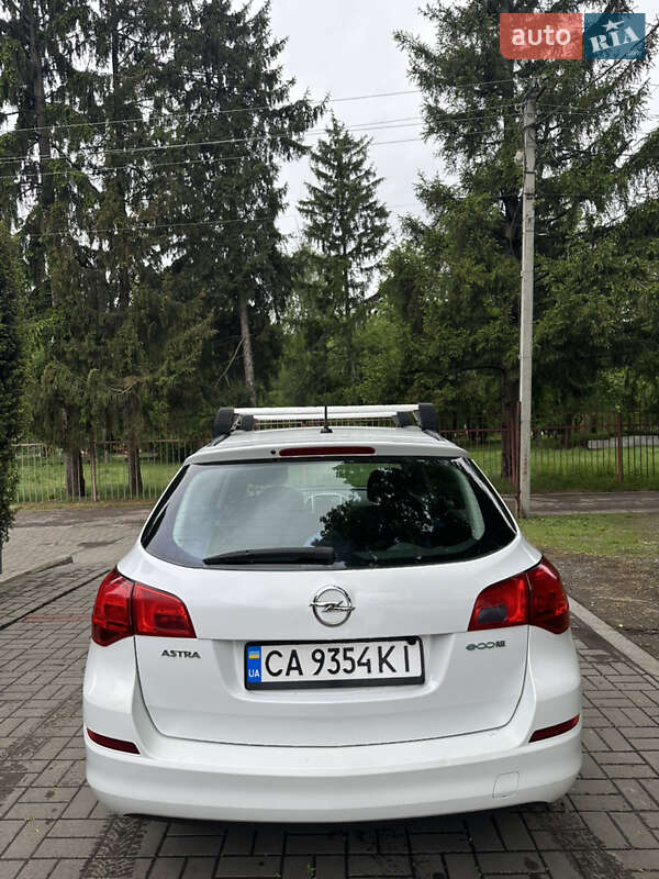 Універсал Opel Astra 2011 в Смілі