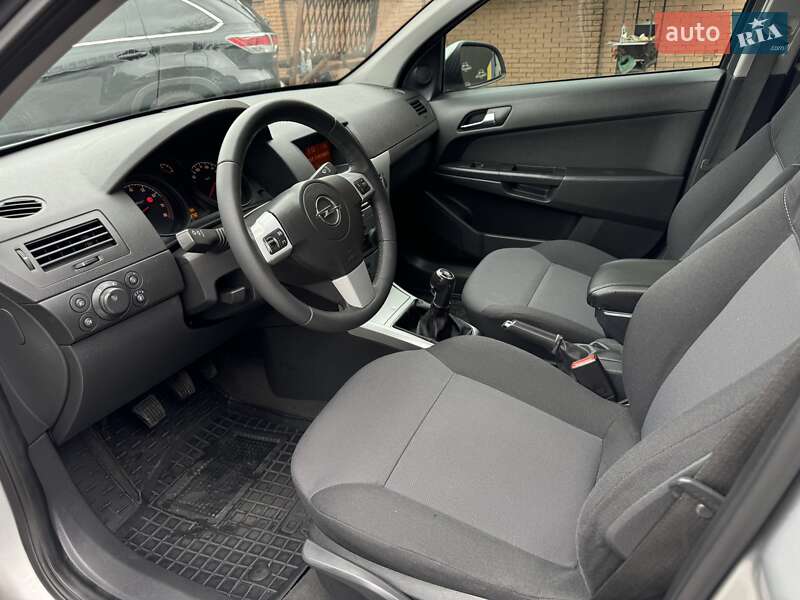 Универсал Opel Astra 2013 в Виннице