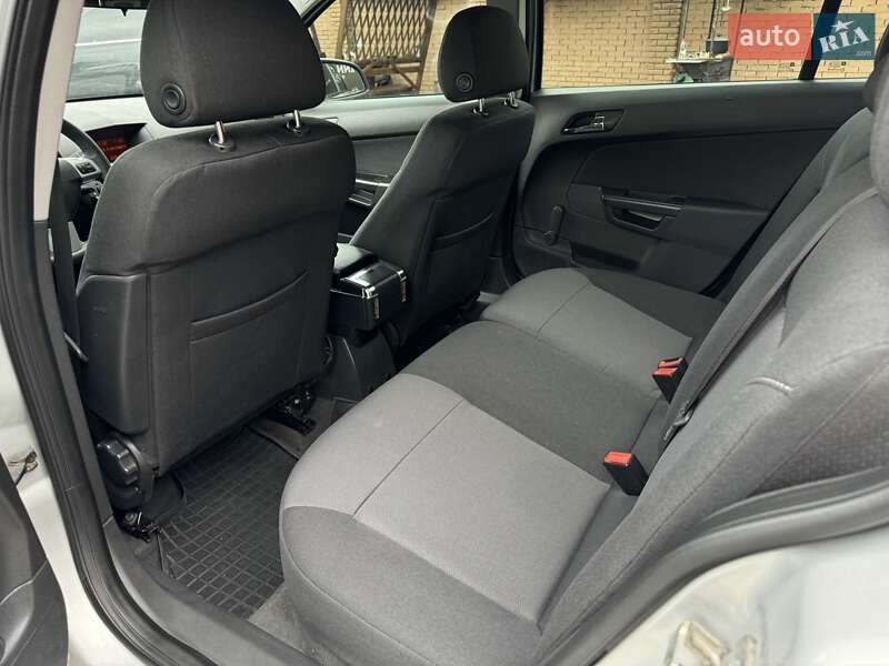 Универсал Opel Astra 2013 в Виннице