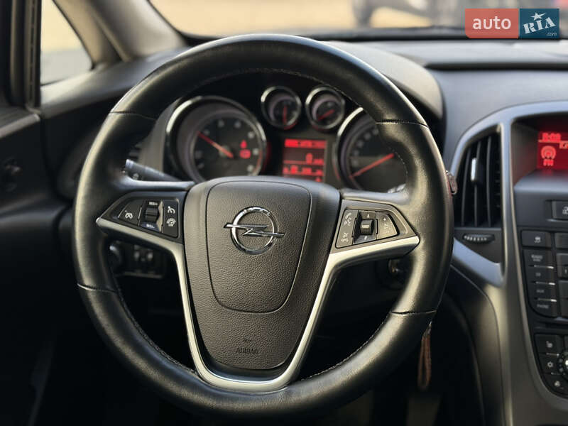 Універсал Opel Astra 2015 в Луцьку