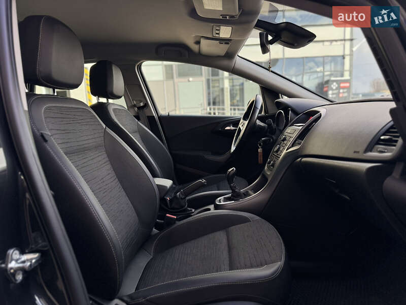 Універсал Opel Astra 2015 в Луцьку