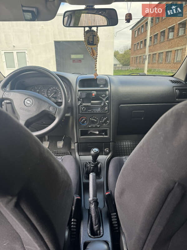 Хэтчбек Opel Astra 2000 в Звягеле