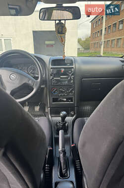 Хэтчбек Opel Astra 2000 в 
