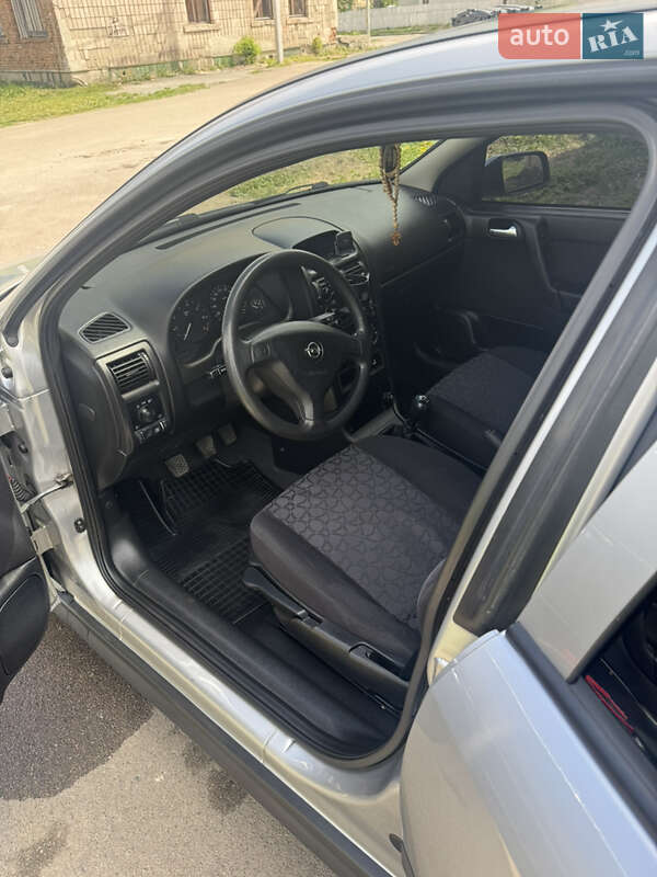 Хэтчбек Opel Astra 2000 в Звягеле