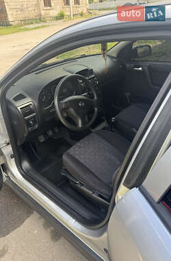 Хэтчбек Opel Astra 2000 в 
