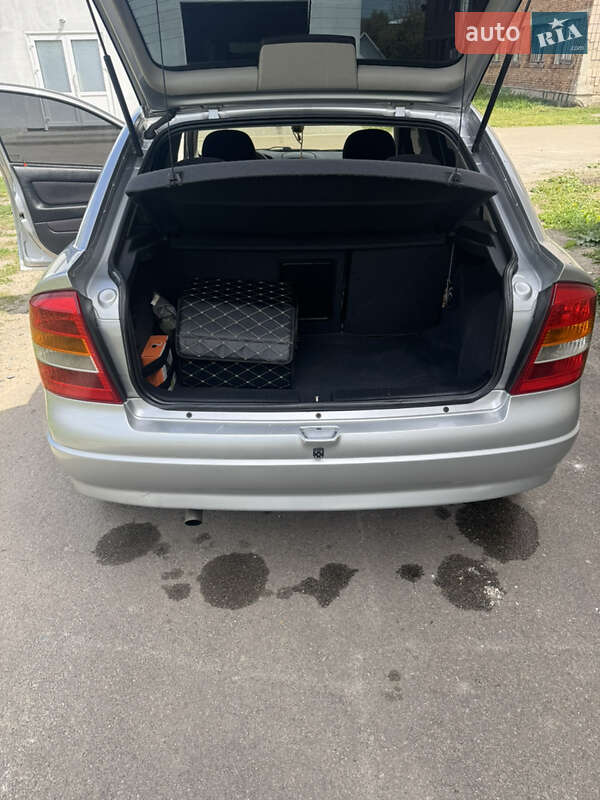 Хэтчбек Opel Astra 2000 в Звягеле
