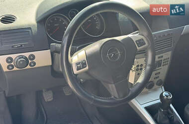 Хэтчбек Opel Astra 2008 в 