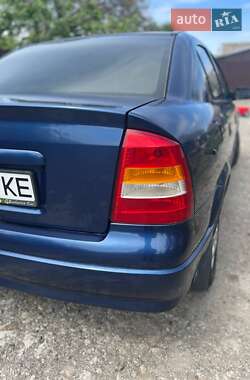 Седан Opel Astra 2005 в 