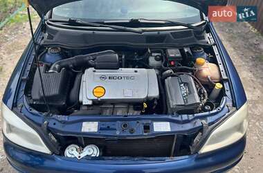 Седан Opel Astra 2005 в 