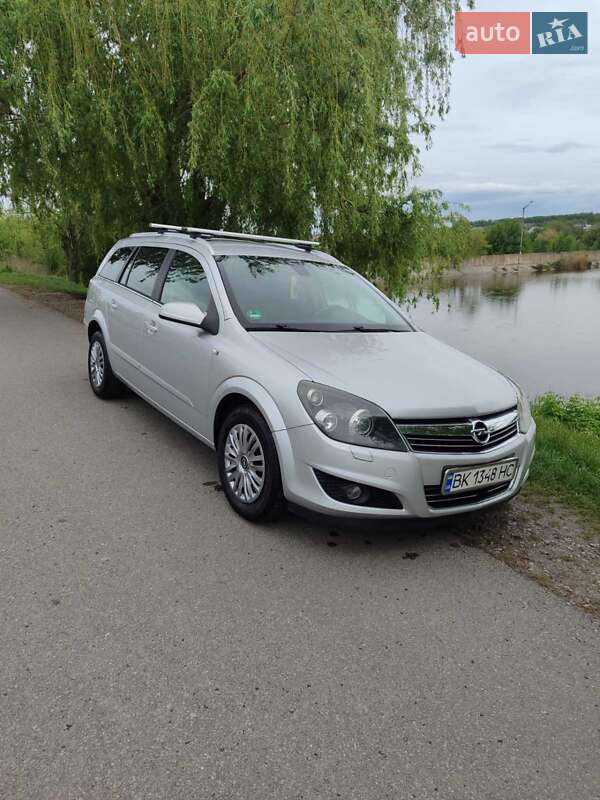 Універсал Opel Astra 2009 в Миронівці