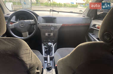 Хэтчбек Opel Astra 2004 в 