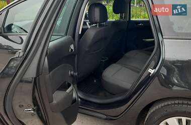 Універсал Opel Astra 2012 в 