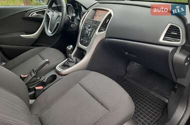 Універсал Opel Astra 2012 в 