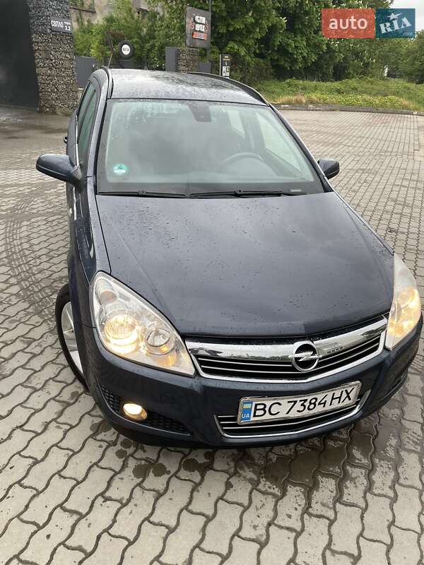Универсал Opel Astra 2009 в Калуше