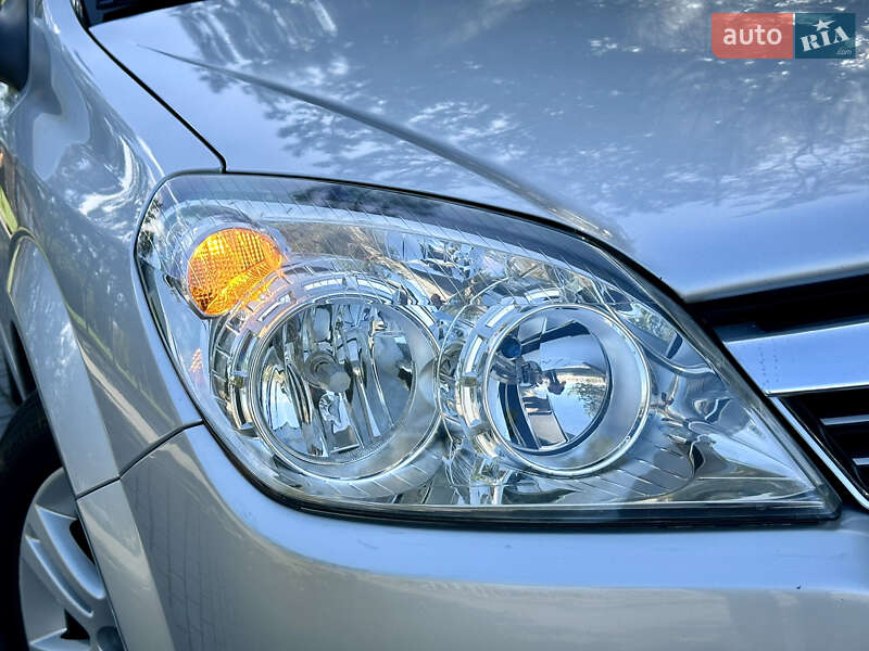 Універсал Opel Astra 2008 в Дрогобичі