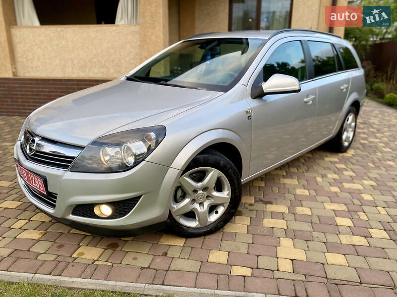 Універсал Opel Astra 2010 в 