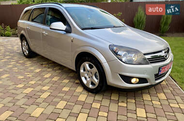 Універсал Opel Astra 2010 в 