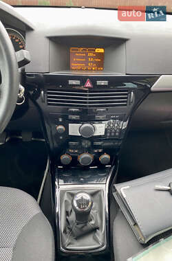Універсал Opel Astra 2010 в 